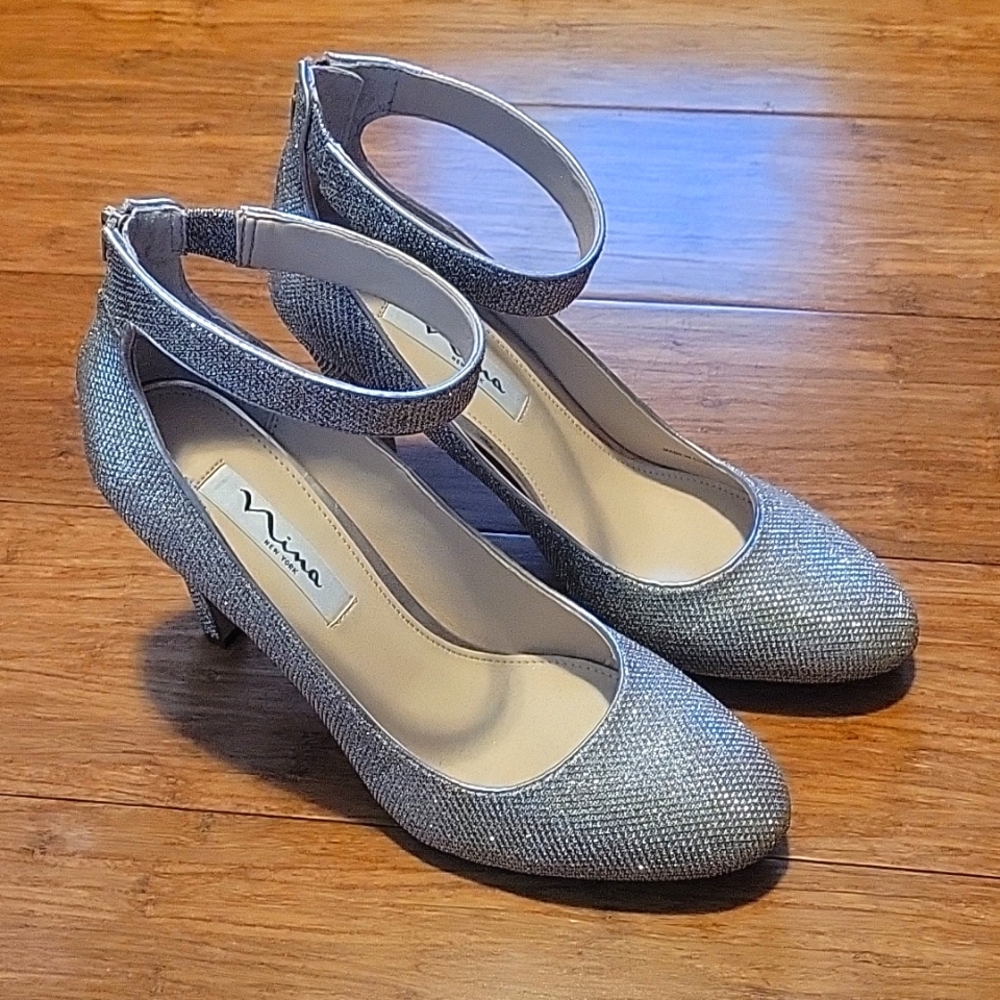 NWOT Nina Heels